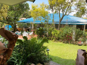 Vacation Garden Home with kiddie pool, central aircon, Netflix, billiards, table tennis and karaoke
